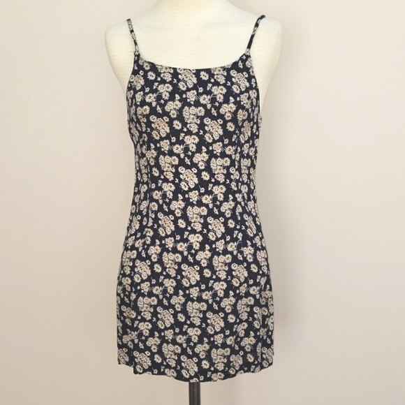 French Connection Dresses & Skirts - Vintage French Connection Blue and White Daisy Print Spaghetti Strap Mini Dress